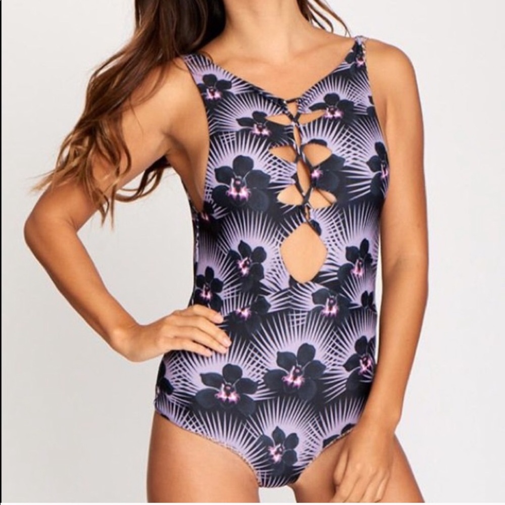 Mauka Full Piece in Modern Pacific